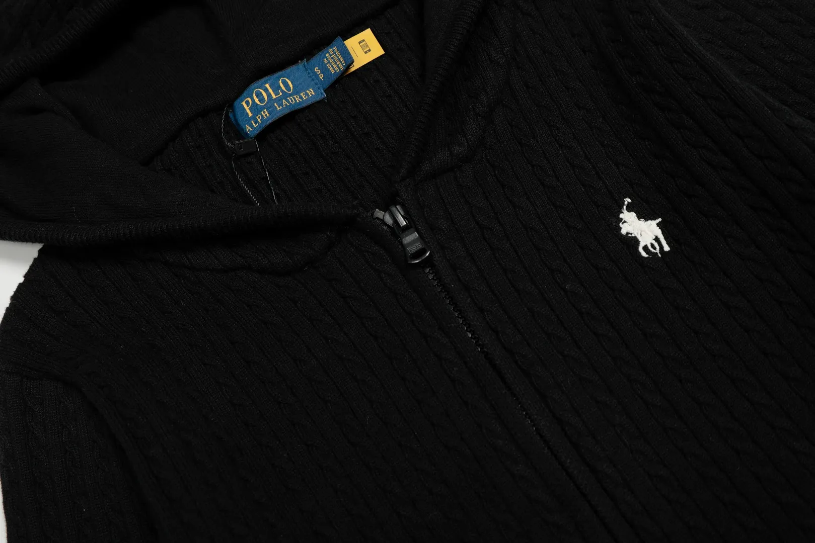 P310 Top quality" Style number: DS501# (not off the shelves all year round) [Ralph Lauren small twist solid color pony embroidered logo full zipper hooded jacket] ✅Ralph Lauren old money style classic basic versatile goddess style small twist zipper hooded jacket ✅Main supplier platform live broadcast Wholesale entity Replenish when out of stock Not off the shelf ✅ZP quality 1:1 version Scan the code to enter the GF website Counter quality ✅Customized zipper color is the same The full zipper stitching hood is very complicated. The small twist process takes a long time and the cost is extremely high. ✅The quality of the details is the only one in Guangzhou. Imported quality cotton yarn, focusing on high-end, cost-effective, good quality. Needless to say, the goddess’s upper body is really amazing, so sweet, so beautiful. This coat is really good-looking. Navy blue, apricot, pink, yellow, purple, light blue, Chinese red